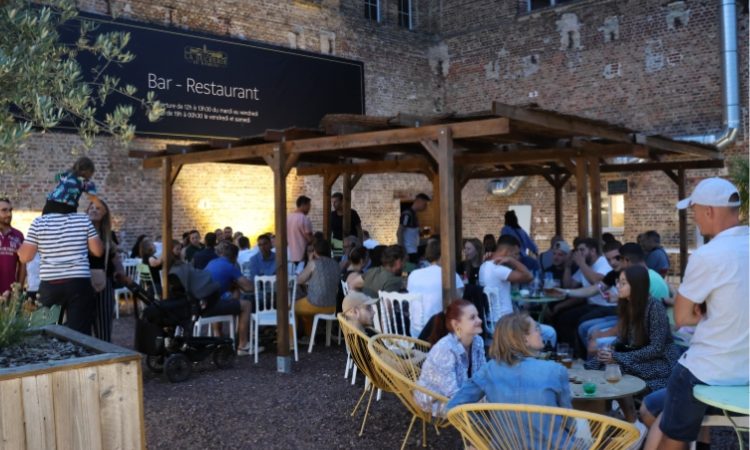 LA TERRASSE EXTÉRIEURE