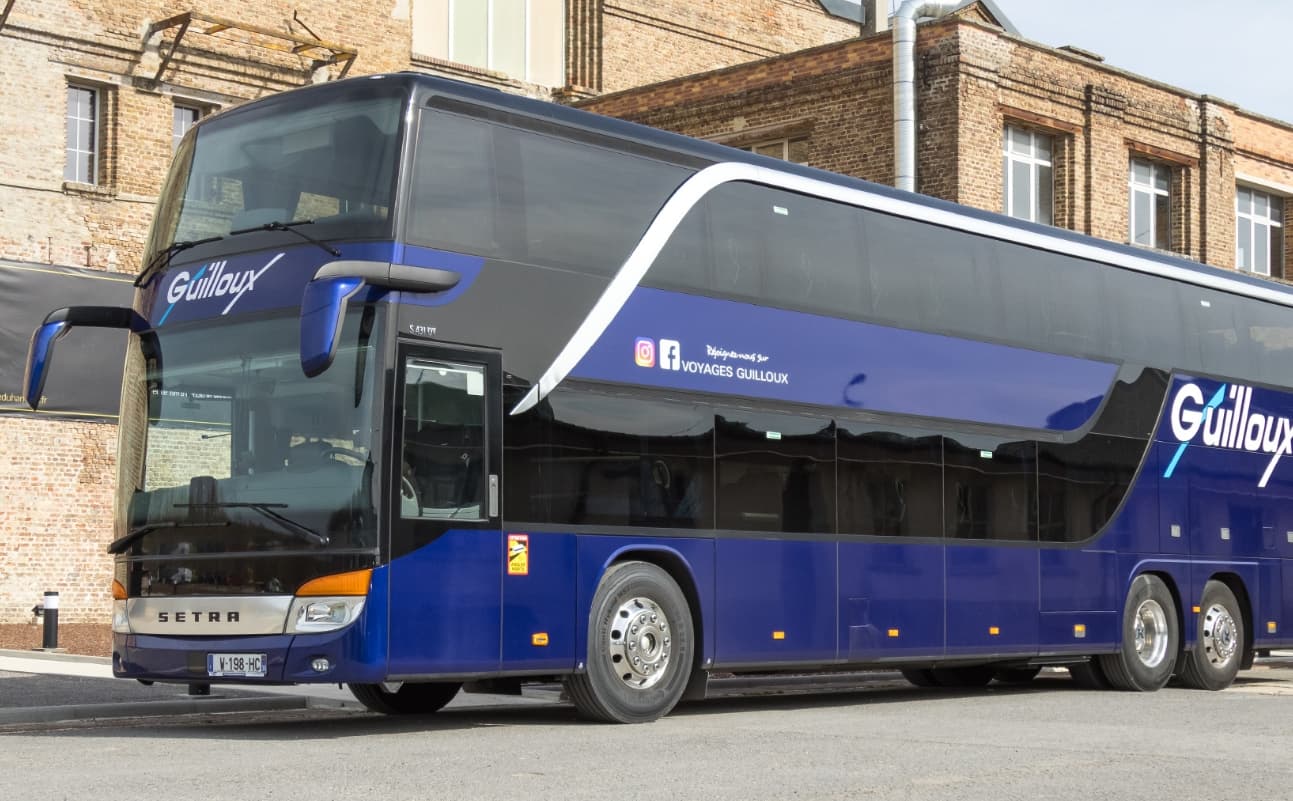 Bus de transport Voyages Guilloux