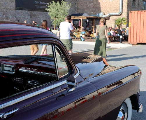 Parking et borne de recharge